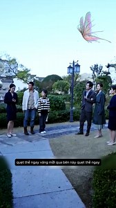 Lần đầu đón con tan học, một người bố tưởng chừng bình thường lại khiến cả khu nhà giàu phải đứng hình chỉ trong vài phút. | Con Nit Không Nên Xem