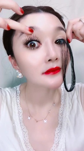 Achieve Long Eyelashes with These Makeup Tips!