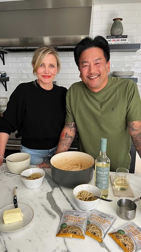 Cameron Diaz on Instagram: "CHEEZIO PEPE!  @avaline and I teamed up with @chefroychoi & @hinote to bring you the perfect clean, vegan-friendly meal pairing. This delicious, easy, and plant-based meal is a pantry-staple! Cheers! 壟"