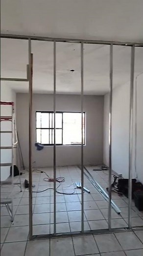 estructura de un muro de tablaroca, colocación de postes a 16 pulgadas o 40.5 CM