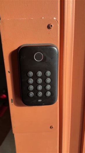 Amazon 🔗 Below: Simple smart lock with fast fingerprint access