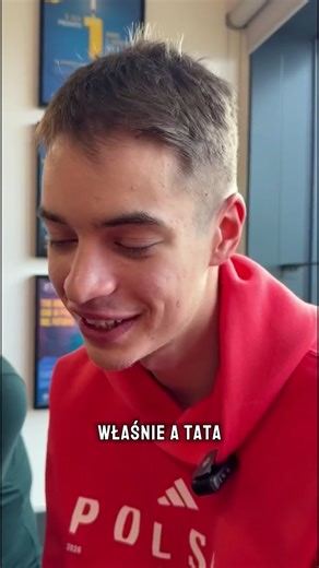 - Mama jest nauczycielką matematyki, tata pracuje w sklepie it. Pomaga z komputerami - mówi Władimir Semirunnij zapytany o to czym zajmują się jego rodzice. | Interia Sport