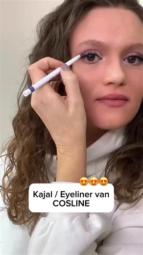 🍂💄 Herfsttip: Kajal / Eyeliner & Eyeshadows die niet uitlopen bij wind en weer! Ze zijn: ✔️ Veeg- en waterbestendig ✔️ Heel zacht aan te brengen ✔️ Sterk gepigmenteerd ✔️ Ideaal ook voor rijpere huid ✔️ Geschikt voor contactlensdragers ✔️ Made in Germany & vegan Bestel nu en probeer het uit – je zult enthousiast zijn! ► Klik hier: https://cosline.de/en/collections/kajal-eyeliner PS: Bij elke bestelling ontvang je bovendien een gratis make-up proefje (2 ml) of een CosCareCream proefje (2 ml)! �