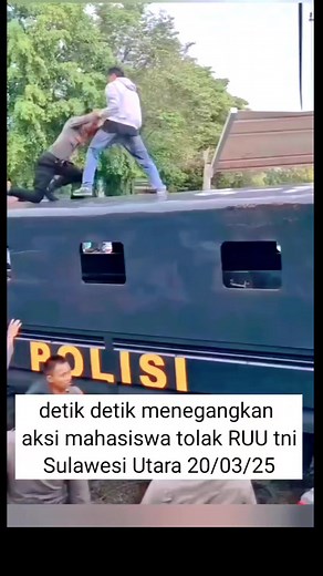1.4M views · 5.2K reactions | Demo Mahasiswa Aksi Penolakan RUU TNI Di Kantor Dewan Provinsi Sulawesi Utara. Kamis 20 Maret 2025 #reel #ruutni #viral | Fitono | Facebook