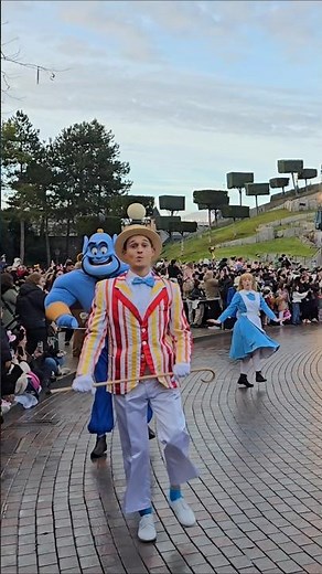 Disneyland Paris, Feelin' Good! Bert, Genie, Geppetto, Mary Poppins, Alice! Disney Stars on Parade