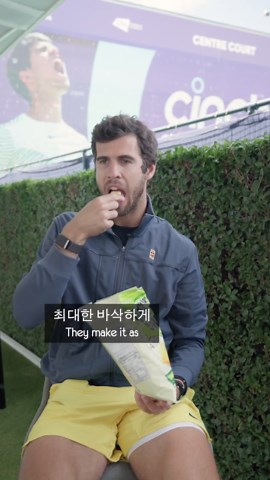 Pro tennis stars try Korean turtle chips: Sweet corn snack taste test!