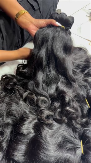#1 Vendor Sourcing Platform for Entrepreneurs on Instagram: "Use my hair vendors list for personal use OR to launch or expand your hair business. If you don’t have quality hair vendors, you don’t have a business. Period. You can’t sell hair without vendors, and bad vendors will ruin your brand fast. That’s why sourcing is the foundation. With my list, the hardest and most critical part is already handled. SOURCING. You’ll get 200 carefully sourced vendors offering virgin, raw, and single-donor h