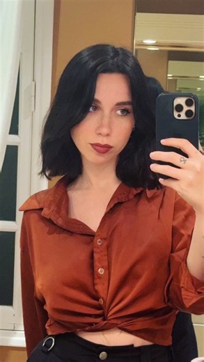 AVA MIND 💊 on Instagram: "Depuis le temps qu’on me demande la réf à chaque fois que vous le voyez en story je vous présente enfin CET ÉCRAN qui a fait exploser mes DM 👀 Voici enfin un peu plus de détails ! Il s’agit d’un écran OLED, plus précisément le evnia 49’ de chez Philips , un vrai monstre d’immersion aussi bien fou pour le gaming que pratique pour la productivité 🔥 Un immense merci à @evniafr pour ce cadeau incroyable que j’ai eu la chance de tester pendant tout le mois de décembre 🖤 