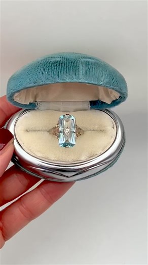 A treasure from the Edwardian era (1901–1910) — and she’s a showstopper. ✨ This white gold filigree ring features a fancy north-south emerald-cut aquamarine, topped with a sparkling diamond at its heart. 💙 Now available at Arcadian Antiques in Nickels Arcade or call (734) 994-3433. Tag your favorite gift-giver 😉 and let us help make your holidays sparkle! #antiquering #edwardianjewelry #aquamarine #filigreedesign #arcadianantiques #nickelsarcade #shoplocalannarbor #annarbor #annarbormichigan #