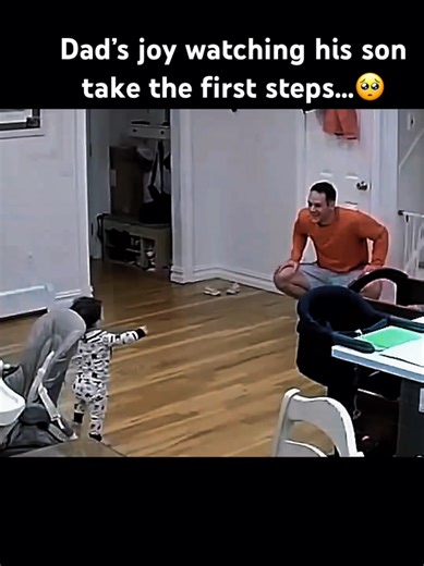 Nothing beats a father cheering his child’s first step… 🥹❤️ #FirstSteps #ProudDad #WholesomeMoments #fatherhood