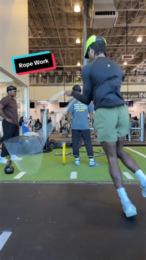 part 1001 of dev getting angry in a peaceful gym😓✌🏽