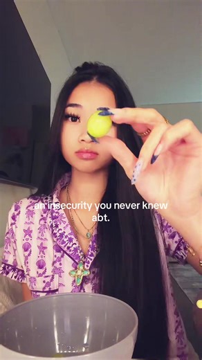 One of my biggest insecurities is my right eye twitching when I eat (it’s even worse when I look down) but this is just to show that not everyone is perfect and we all have insecurities because we are all human. I want others to know that many of your favorite influencers also have their own insecurities and by showing you mine I hope you can feel a little more seen. 💕