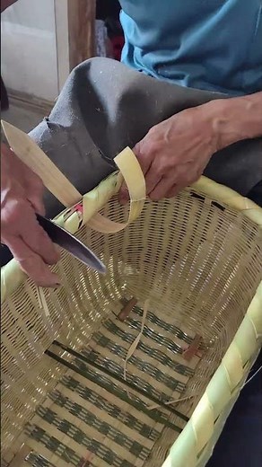 Fingertip flow traditional delicacy of basketball weaving