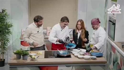 Oggi a Cuciniamo Insieme con il grandissimo chef Luca Grande e il suo aiutante d’eccezione, Ciro Villano! 🍳 Un mix esplosivo di talento e risate: impossibile restare seri anche in cucina! 😂 video completo su YouTube per vedere come è andata! @cirovillano79 @Luca Grande Chef Solution #cuciniamoinsieme #cirovillano #chef #food #casamariù