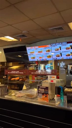 ɪ$ʜᴀ 🖤 on Instagram: "Burger King SpongeBob & Crown Combo #spongebob #burgerking #burgerkingspongebobmeal"