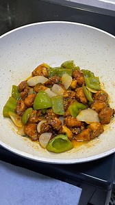 চিলি চিকেন সবচেয়ে প্রিয় খাবার গুলোর একটা, আর আমি এভাবে বানালেতো বেস্ট হয় একদম 🤩😋❤️ #chillichicken | Sraboni Shares