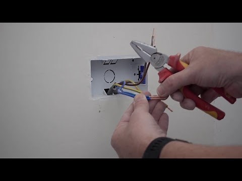 How to Wire a Socket on a Ring Main (2 wires), Part 1 Plastic Back Box