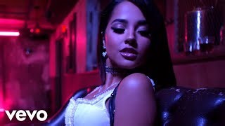 MAYORES Lyrics - BECKY G & BAD BUNNY | eLyrics.net