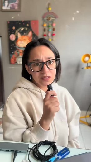 Espero que este Video les aclare varias dudas sobre presente continuo, es fácil solamente hay unas cositas que debemos recordar. Siempre usa presente continuo para hablar de cosas que pasan en el momento o también lo puedes usar para hacer planes en el futuro. #inglés #inglésfácil #presentsimple #presentcontinuous #aprendeingles | Silsat Teaching