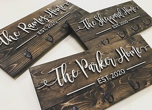 Personalized Last Name Key Holder, Wedding Gift, Housewarming Gift, Key Hanger, Wall Key Rack, Custom Wood Sign, Realtor Closing Gift - Etsy