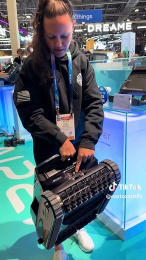 CES 2026 = robots everywhere 🤖💦 Saw Aiper, the world’s #1 robotic pool cleaner brand, running their newest models live and now I want a fully hands-off backyard. The Scuba V3 Ultra is a 6-in-1 that even cleans shallow sun shelves, and the Scuba V3 is lightweight, smart, and super easy to pull out. 👥 Join the Aiper F B Group for extra details discounts @Aiper #Aiper #CES2026 #WorldsNo1SmartRoboticPoolCleaner #AiperCES2026