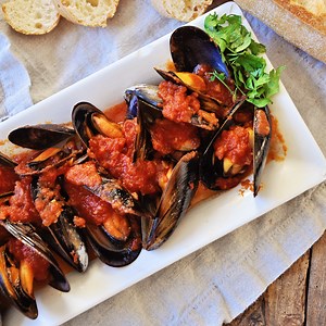 Mussels in a Spicy Tomato Sauce - Mussels Marinara Recipe