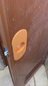 🚪✨ PVC DOOR PAD – Sulit na Solusyon sa Sira-sirang Pinto! 🟡⚪🟤 Available Colors: Yellow | White | Brown | Choco Brown Episode 1: Renovation of Our Apartment 🏠 Eto ang umpisa ng pagrenovate ng apartment namin ni Babe 🙂 Sira na ba ang doorknob o pinto ng CR ninyo kagaya nito? Pero wala pang budget para bumili ng bagong pintuan? 👉 Huwag mag-alala! Narito na ang PVC Door Pad / Doorknob Padding – matibay, praktikal, at abot-kaya! ✅ Proteksyon sa Pinto – Iwas gasgas at sira ✅ Madaling Ikabit – No