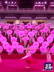 President Xi Jinping and his wife Peng Liyuan held a ceremony at the Tang Paradise in Xi'an, watching the welcome performance together with the guests from five Central Asian countries. | Wang Wenbin Chinese Ambassador to the Kingdom of Cambodia 汪文斌