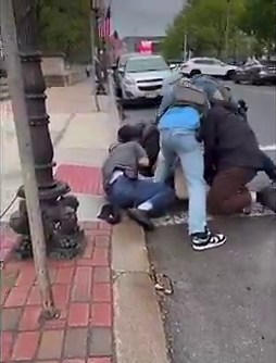 CAUGHT ON CAMERA: ICE agents swarmed accused Dominican trafficker Javier Serrano Pujols outside a Springfield courthouse— moments after a hearing. He’s facing charges of trafficking fentanyl and cocaine, carrying a dangerous weapon, and driving without a valid license.