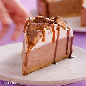あの有名チョコバーをさらに美味しくする本場アメリカ流アレンジレシピ！ 今まで普通に食べていたことを後悔するくらい美味しいですよ！ 🎥： Tastemade | Tastemade Japan