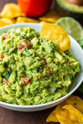 How to make the BEST Guacamole – all you need is crunchy tortilla chips for dipping! 🥑 (Recipe in comments) | NatashasKitchen.com