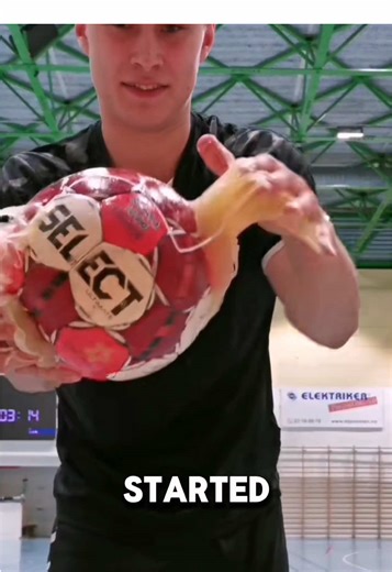 He Covered The Entire Ball In Handball Resin… They normally use a thin layer, but this went way too far and turned into a sticky disaster. Cred: @ulrikbe on TT, @mariahmls on TT #handball #resin #sports #stickyball #coolclips