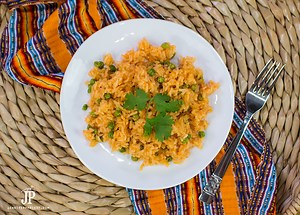Mexican Rice Recipe (Arroz Rojo) #SaboreaTuVerano
