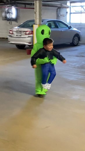 Alien abduction! #help #halloween #aliencostume #run