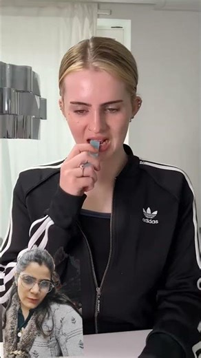 Two Girls Compete: Who Can Blow the Biggest Bubble Gum? 😆🎈 #BubbleGumChallenge #FunnyChallenge