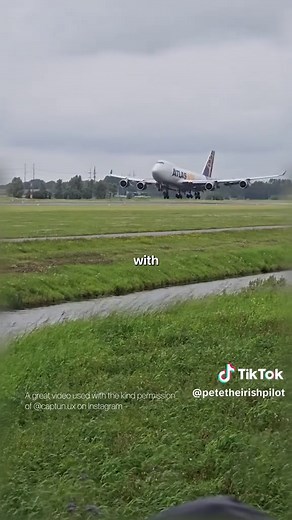 Boeing 747F Smooth Landing: A Stunning Freighter Approach