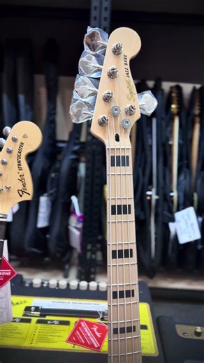 Squier Affinity Series Active Jazz Bass V Guitar, Maple FB, Black Metallic