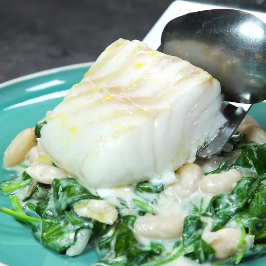 11K views · 239 reactions | Vous ne savez pas avec quoi cuisiner des haricots blancs ? Essayez cette recette gourmande de cabillaud, haricots blancs, lait de coco et épinards  La recette est à retrouver ici : https://bit.ly/3c2Qf08 | mangerbouger.fr | Facebook