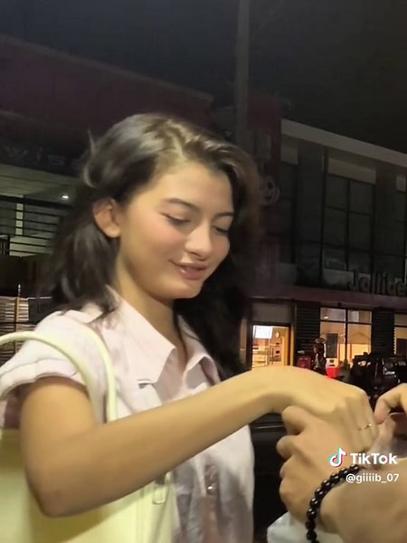 Customer Service: Ordering a Matcha Latte