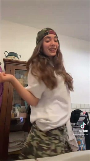 Antonia canta ''Obbligo o verità'' su Tik Tok il 16-06-2026