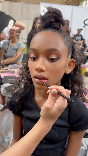 Check out some #bts of me getting prepped to walk the @kc_fashionweek runway for @mbdesign_studio huge shout out to my glam squad this look was 🔥 #kcfw #bts #fashionmodel #runwaymodel #modelkids | Bk-smartz