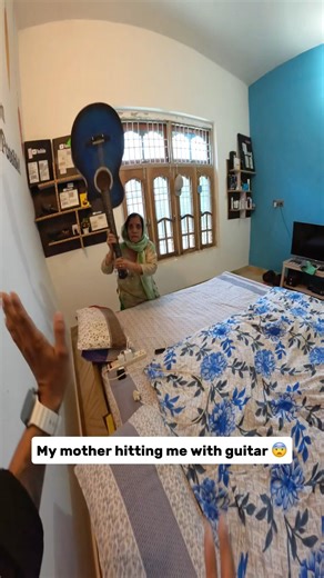 My mom hitting me with guitar 😨