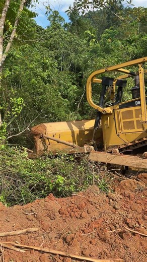 Preventive Measures for D6R XL Bulldozer Accidents in the Mountains