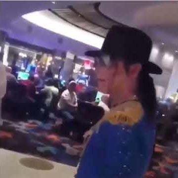 YALL IT'S MICHAEL JACKSON!!!