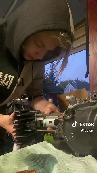Rebuilding the pw80 top end! Pt.1 #darzrt #pw80 #pw80💙 #pw80yamaha #pw80cult #minibikelife #minibikes #minibike #minibiketok #minibikesoftiktok #fyp #foryou #foryoupage