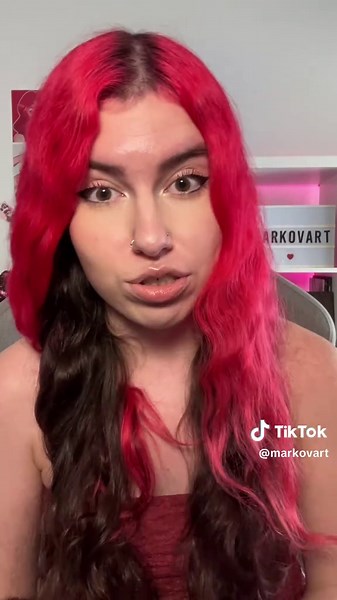 “Los artistas cobráis muy caro” (dicho por una persona que ni sabe lo que cobro porque no lo tengo público ❌) Todos estamos muy de acuerdo en que la situación en España en cuanto al trabajo y los salarios es desastrosa, pero cuando se trata de un artista, os quejáis de que “cobramos caro” y esperáis recibir vuestra portada por 20€. Portada que es usada para la promoción del libro y de la cual (con algo de suerte) habrán muchísimas copias por ahí! 📚 Amamos hacer estos trabajos pero, por favor, v