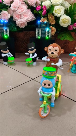 Chocolate Onet likes to ride a bike 🥰