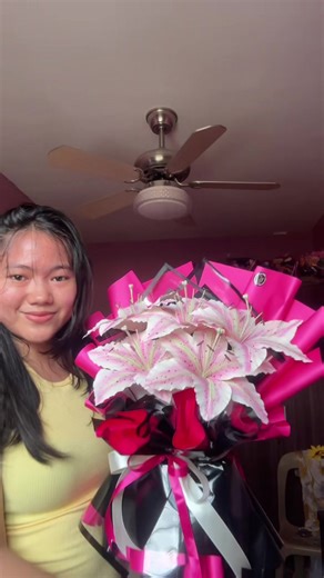 Star Gazer Lily Crepe Paper Flower🌷 #carlamakespaperflowers #crepepaperflower #stargazerlily #paperflower #handmadecraft