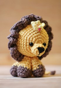 Louis the Royal Lion Free Crochet Pattern - Little World of Whimsy