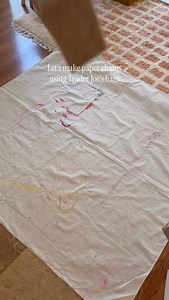 31K views · 3.3K reactions | I still have glitter on my hands ‍↕️✨ Making paper chains using Trader Joe’s bags! I painted the paper, cut it into strips, and had juuust enough for Quincy’s Christmas room. This DIY was 1000% a trust the process situation but completely worth it because Quinnie said she loves the colors. 沈✨ | Arielle Vey | Facebook